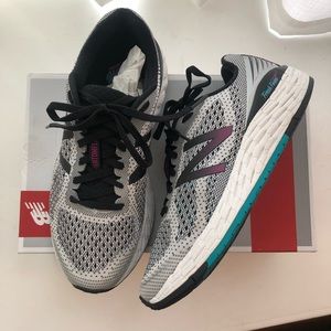 Women's New Balance Fresh Foam Vongo V2 size 8.5
